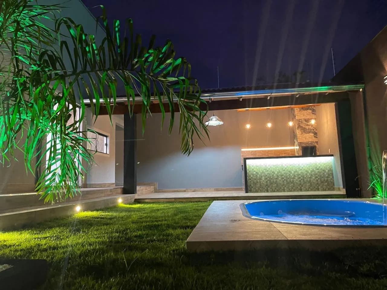 CASA COM QUINTAL — foto 1