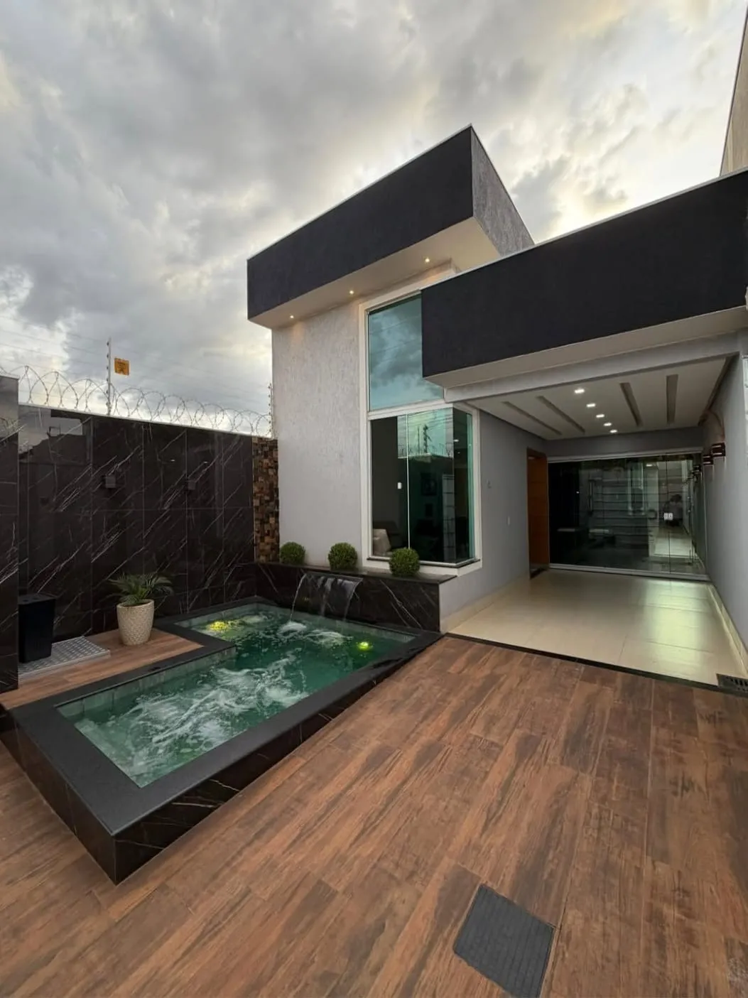 Casa com piscina no Flor do Cerrado — foto 1